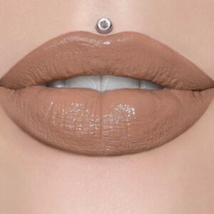Jeffree Star Supreme Gloss Mannequin